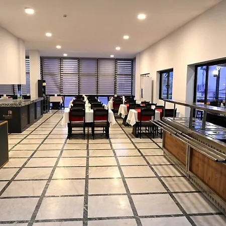فندق Roxx Royal 4*