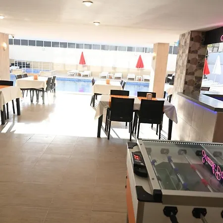 Roxx Royal كوشاداسيه